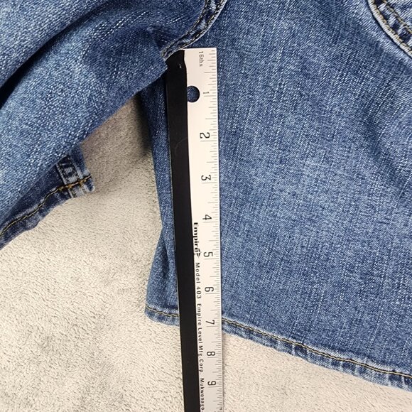 Women's Lee Blue Denim Shorts Medium Wash 7" Inseam Size 8 - Picture 8 of 10
